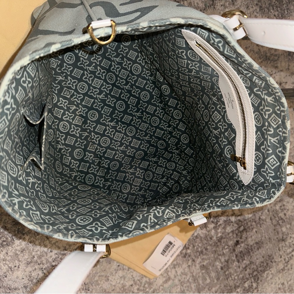 Preowned Louis Vuitton Tahitienne Limited Edition Tote - Picture 5 of 15